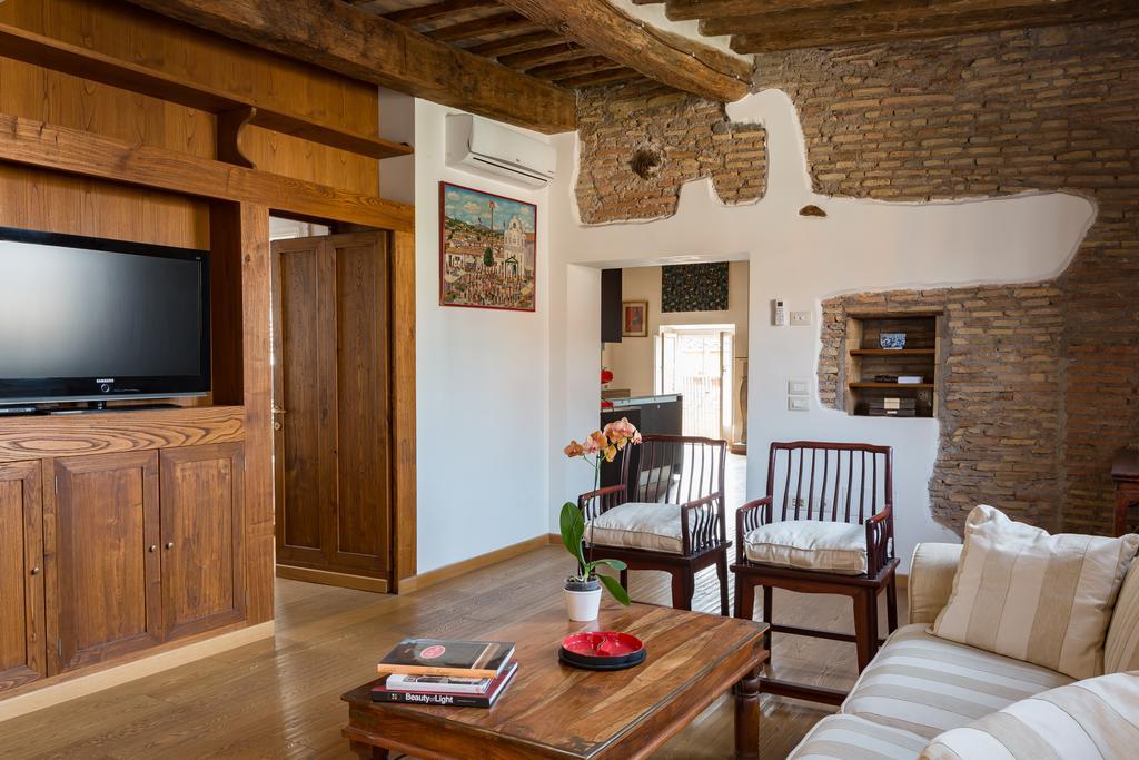 Habitat's Renella Penthouse Apartamento